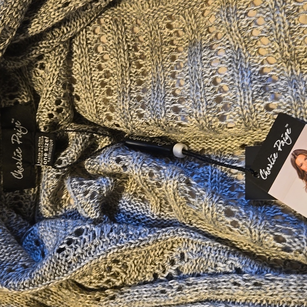 NWT Charlie Paige Shrug - Picture 4 of 4